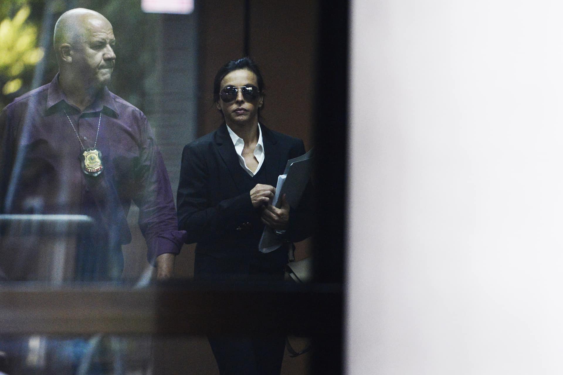 Rio de Janeiro - Esposa do ex-governador Sergio Cabral, Adriana Ancelmo, deixa a 7ª Vara Federal Criminal do Rio de Janeiro após depoimento à Justiça Federal (Fernando Frazão/Agência Brasil)