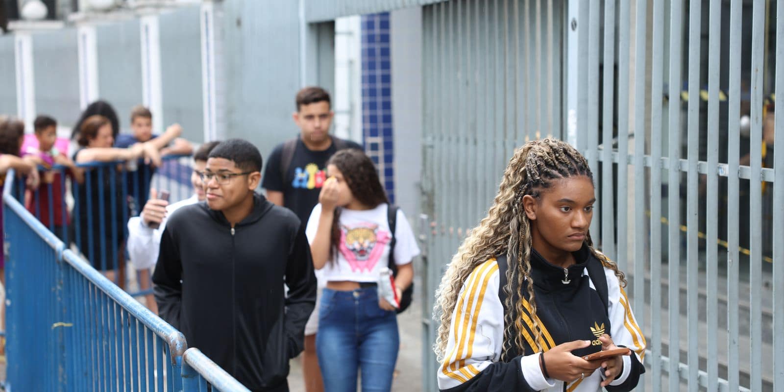 Rio de Janeiro (RJ), 16/11/2025 – Estudantes saem do segundo dia do Exame Nacional do Ensino Médio (Enem), no Cefet Maracanã, na zona norte do Rio de Janeiro. Foto: Tomaz Silva/Agência Brasil
