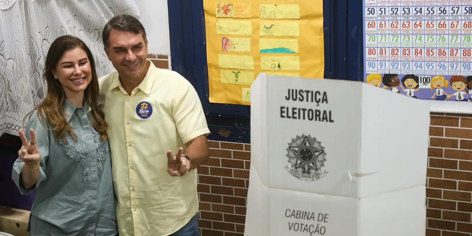 Rio de Janeiro (RJ), 25/10/2026 – O senador Flávio Bolsonaro, e candidato a presidência, vota na Escola Municipal Barão Homem de Mello, em Vila Isabel na zona norte do Rio de Janeiro. Foto: Tomaz Silva/Agência Brasil