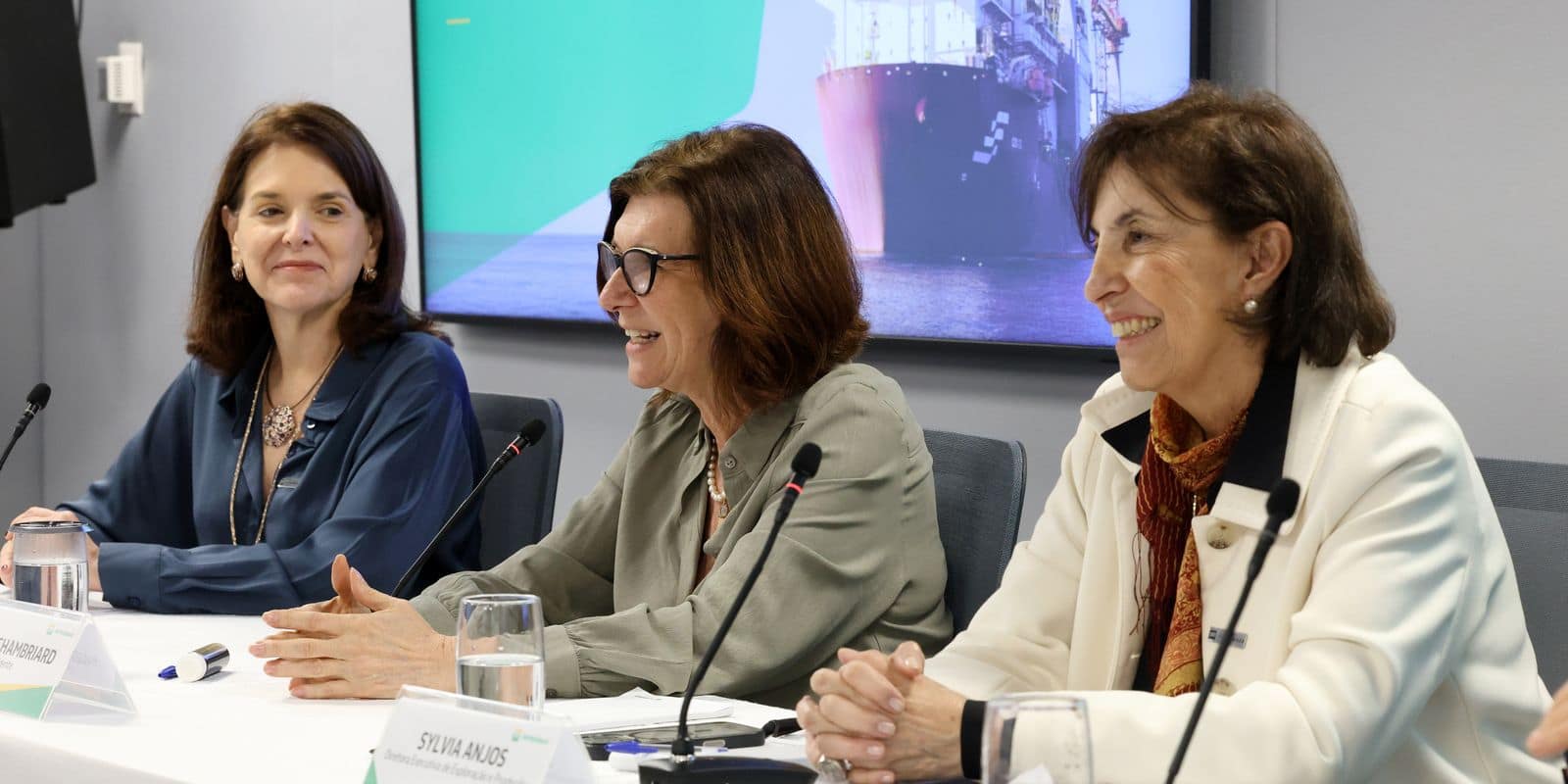 Rio de Janeiro (RJ), 02/10/2026 - A presidente da Petrobras, Magda Chambriard, fala durante coletiva para a imprensa sobre nova descoberta de petróleo em águas profundas do Amapá, no Edifício Sede da Petrobras. Foto: Rovena Rosa/Agência Brasil