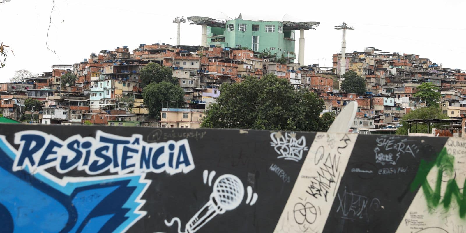 Rio de Janeiro (RJ), 31/08/2026 – Vista do teleférico no Complexo do Alemão, na zona norte do Rio de Janeiro. Foto: Tomaz Silva/Agência Brasil