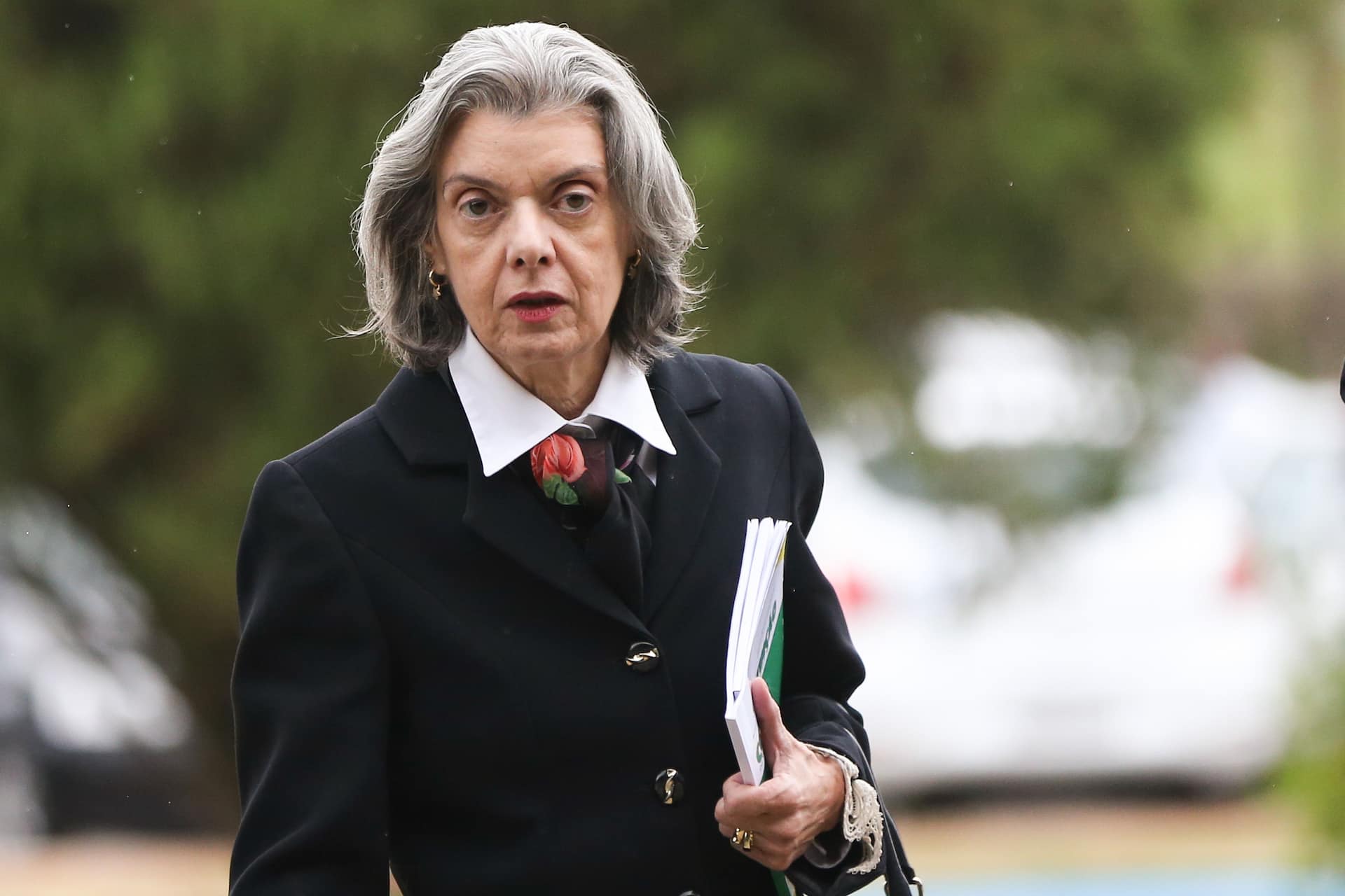 Brasília - A presidente do Supremo Tribunal Federal, Cármen Lúcia, chega à Escola de Administração Fazendária para participar de reunião com secretários estaduais de Fazenda