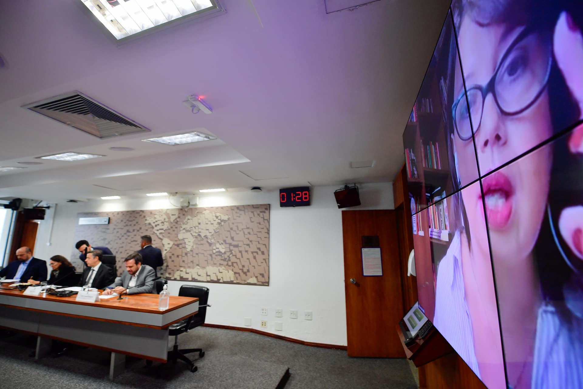 Conselho de Comunicação Social (CCS) promove audiência pública interativa para debater sobre a regulação das redes sociais. Em pronunciamento, via videoconferência, coordenadora do Comitê Gestor da Internet no Brasil, Renata Mielli. Mesa: diretor de Relações Institucionais do Instituto Sivis, Jamil Assis; vice-presidente da CCS, Patrícia Blanco; presidente da CCS, Miguel Matos; presidente da Agência Nacional de Telecomunicações (Anatel), Carlos Manuel Baigorri. Foto: Saulo Cruz/Agência Senado