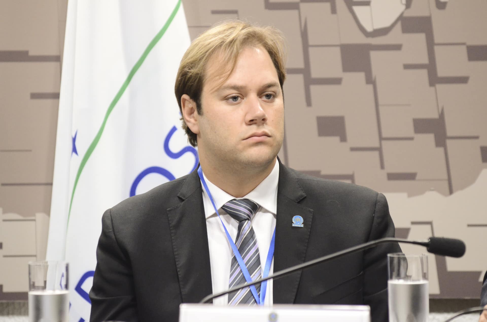 A Comissão de Relações Exteriores (CRE) promove audiência pública dentro do ciclo de debates "O Brasil e a Ordem Internacional: Estender Pontes ou Erguer Barreiras?", sobre os fluxos migratórios e suas consequências para os EUA e para a Europa. À mesa, oficial da Unidade de Proteção no Brasil da Agência da ONU para Refugiados (Acnur), Gabriel Gualano de Godoy. Foto: Ana Volpe/Agência Senado