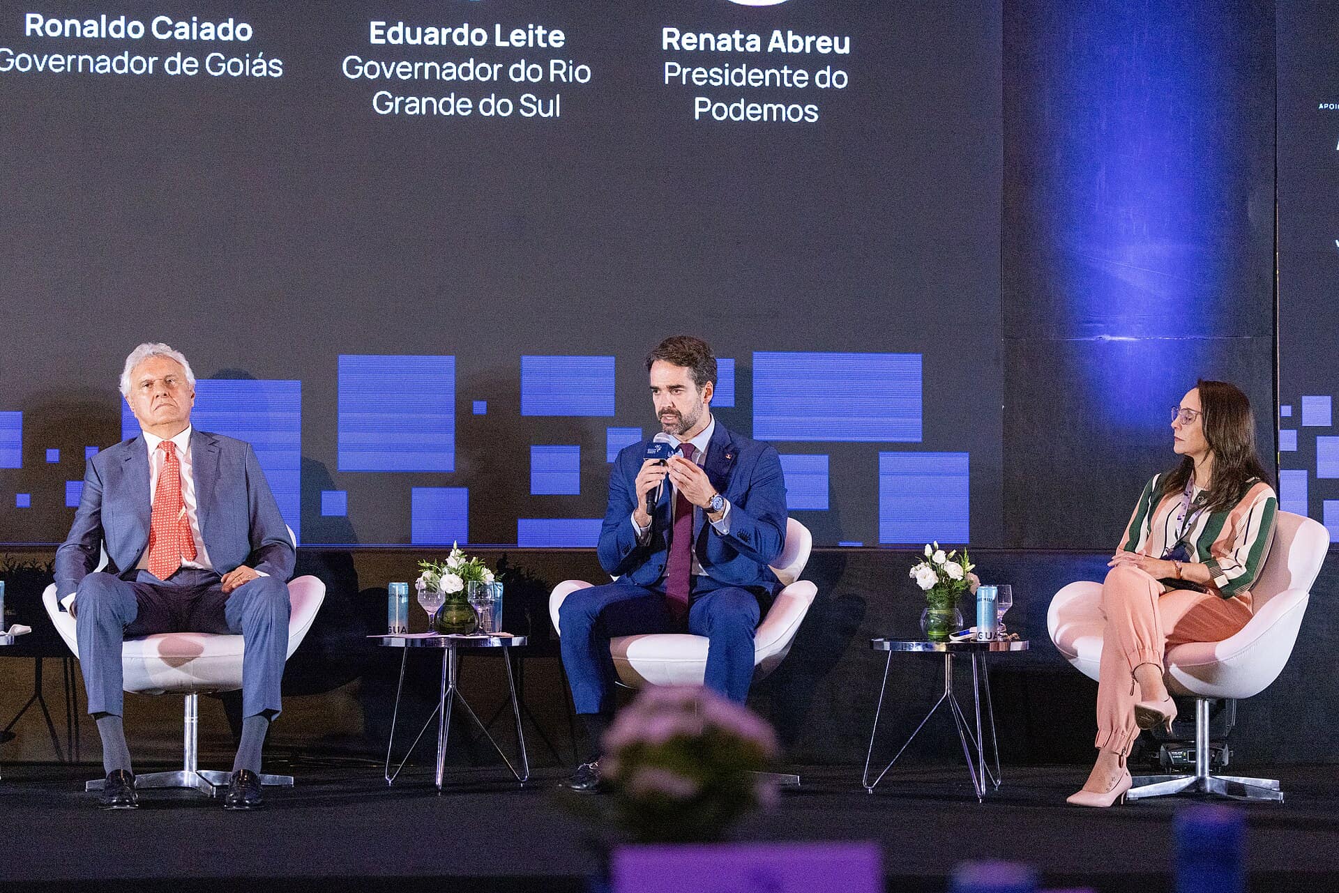 BRASÍLIA, DF – 11.03.2026 – O governador Eduardo Leite participou como speaker do Brazilian Regional Markets, realizado no Complexo Brasil 21, em Brasília. Durante o painel “Existe um Brasil que dá certo: a agenda das Onças Brasileiras”, Leite apresentou a experiência do Rio Grande do Sul em áreas como equilíbrio fiscal, atração de investimentos e modernização da gestão pública, destacando iniciativas que podem servir de referência para o desenvolvimento de outras regiões do país. O encontro reúne lideranças públicas e empresariais para debater oportunidades e estratégias de crescimento dos mercados regionais brasileiros. Crédito: Mauricio Tonetto / Secom