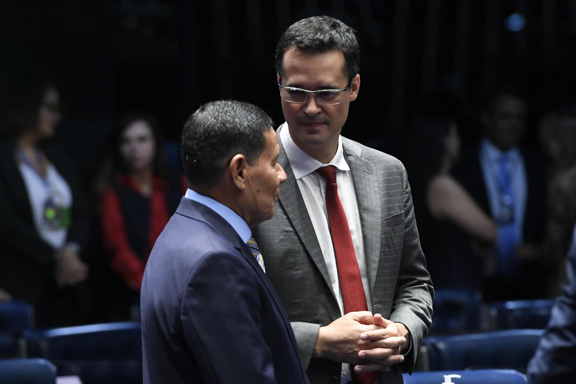 Plenário do Senado Federal durante sessão deliberativa ordinária. Parlamentares aguardam início da Ordem do Dia. Participam: senador Hamilton Mourão (Republicanos-RS); deputado Deltan Dallagnol (Podemos-PR). Foto: Jefferson Rudy/Agência Senado