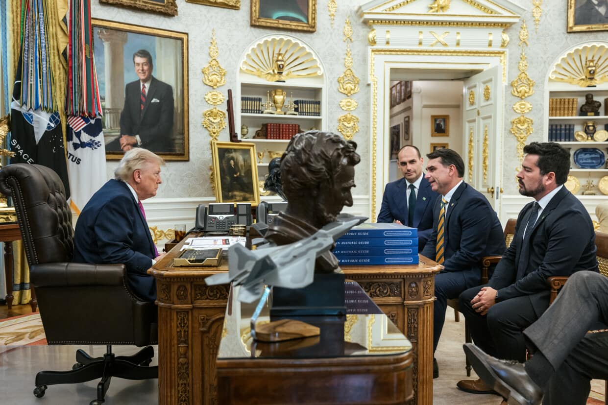 A picture of US President Donald Trump, Brazilian Senator Flávio Bolsonaro, Brazilian former congressman Eduardo Bolsonaro and Brazilian blogger Paulo Figueiredo in the White House's Oval Office. It was posted on Trump's Truth Social with the following text: "It was very nice having Flávio Bolsonaro in the Oval Office of the White House — A smart young man who loves his Country, Brazil, very much! President DONALD J. TRUMP"