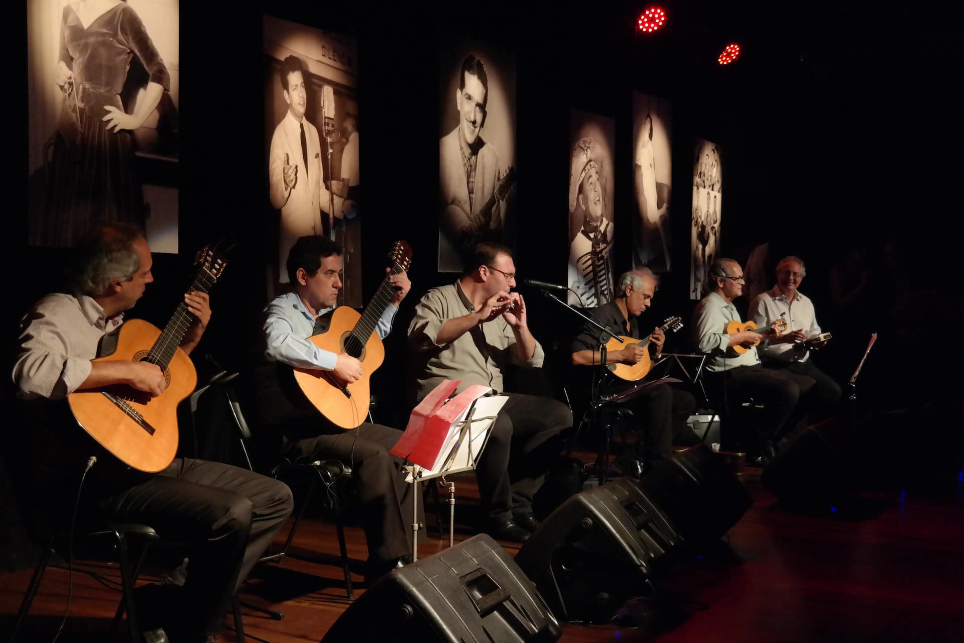Rio de Janeiro - A premiação do Festival de Música Rádios MEC e Nacional 2016 teve apresentação do grupo de choro Época de Ouro.