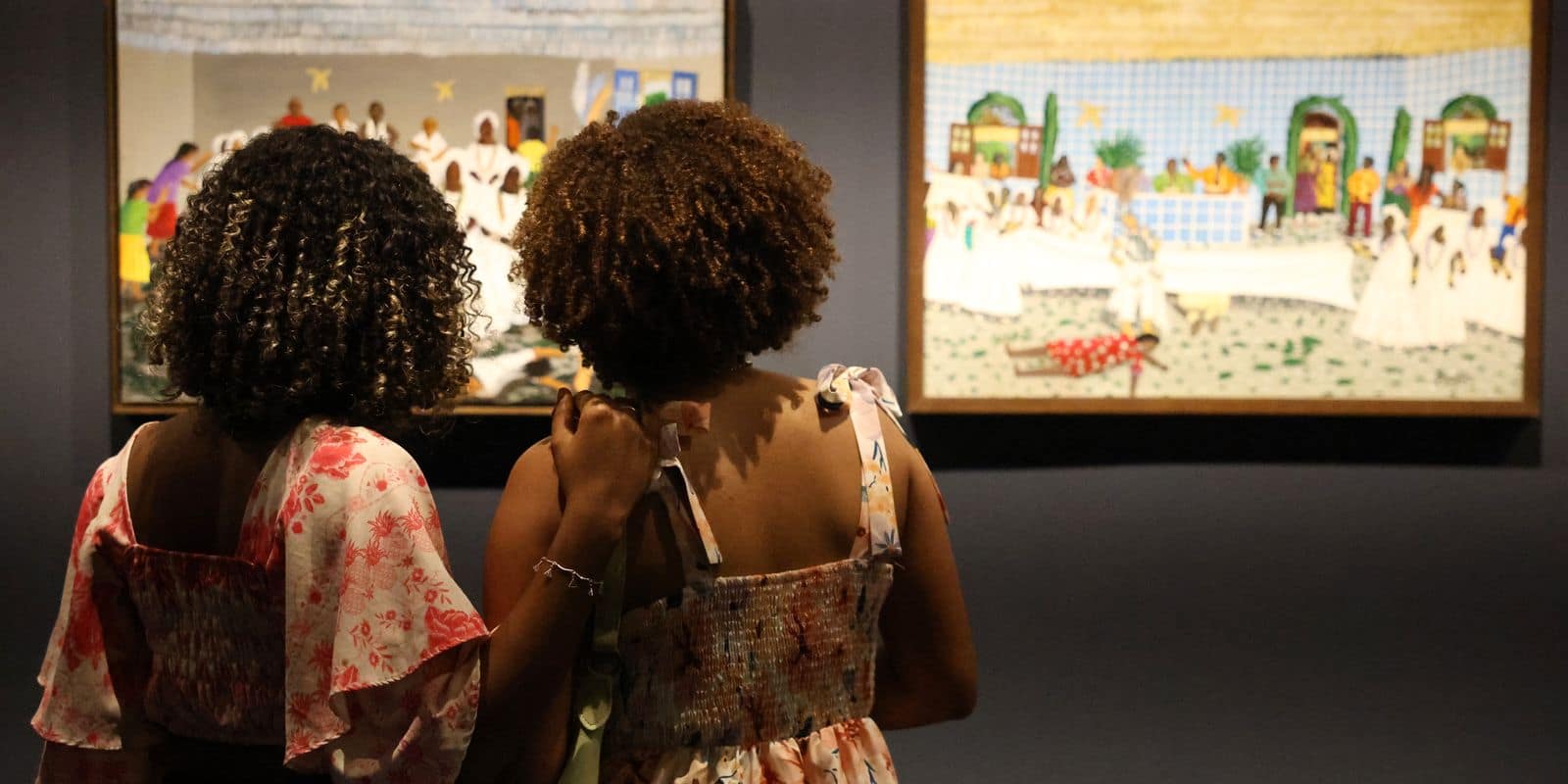 Salvador (BA), 08/08/2026 - Mulheres visitam exposição Inclassificáveis, com curadoria de Jamile Coelho e Gil Soares, no Museu Nacional da Cultura Afro-Brasileira - Muncab. Foto: Rovena Rosa/Agência Brasil