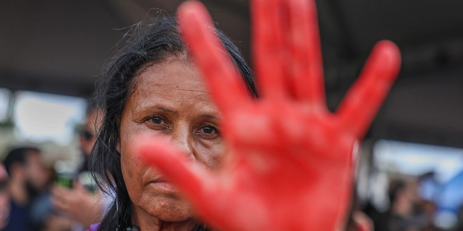 Brasília (DF), 07/12/2025 - O Levante Mulheres Vivas realiza ato na área central de Brasília para denunciar o feminicídio e todas as formas de violência contra mulheres. Foto: Marcelo Camargo/Agência Brasil
