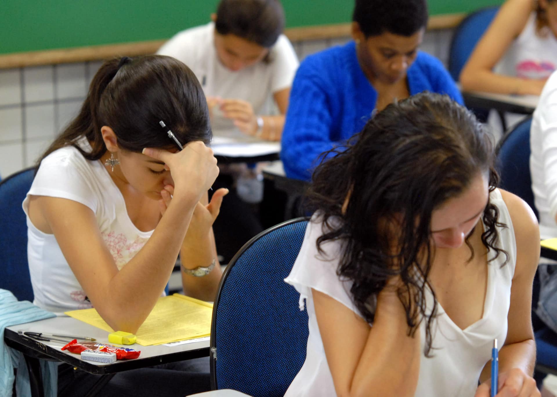 Brasília - Participantes do Exame Nacional do Ensino Médio (Enem). Além de alunos, prova também é realizada por pessoas com interesse em ganhar pontos para o ProUni, programa de bolsas para universidades particulares