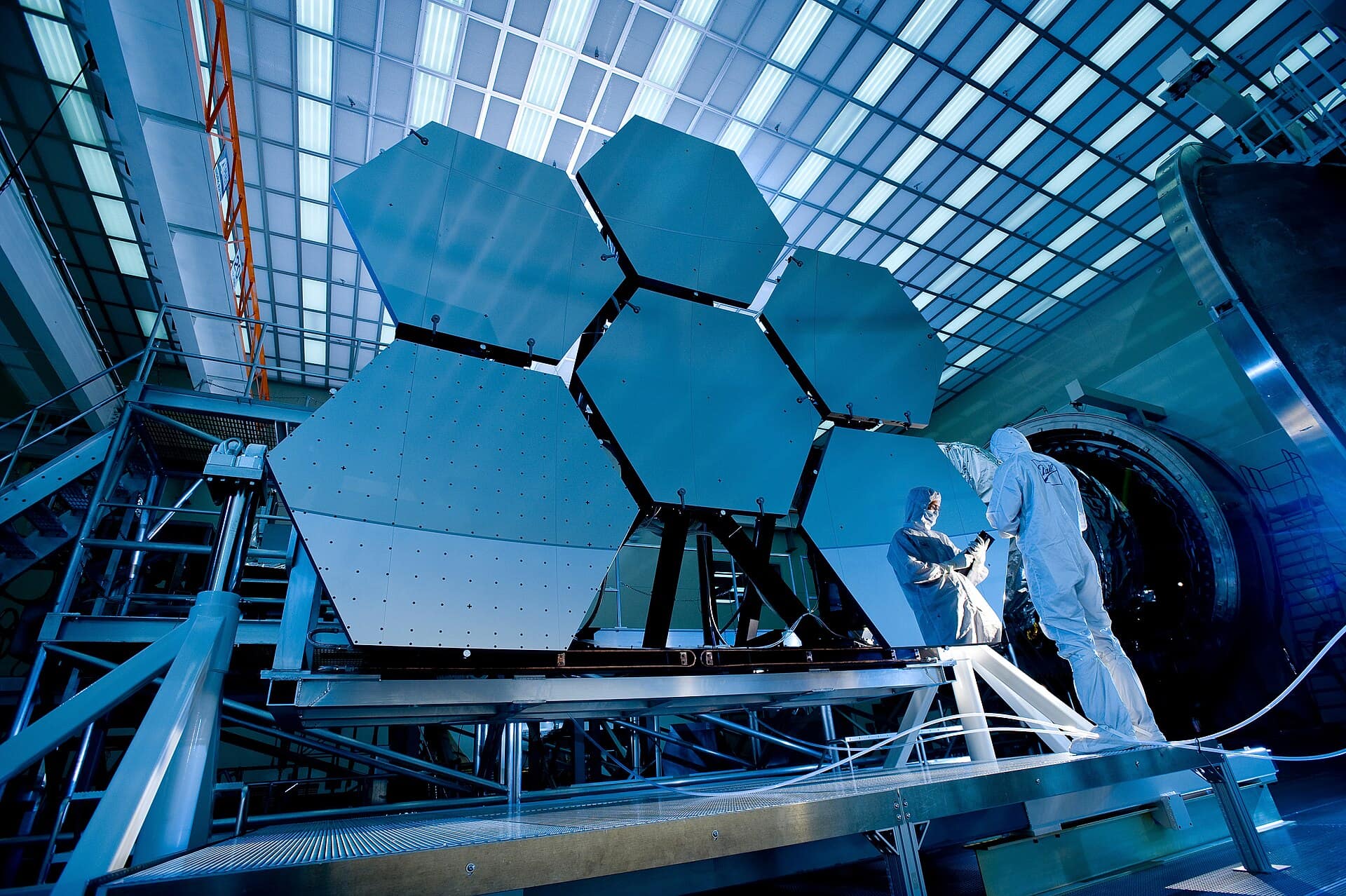 Caption: During cryogenic testing, the mirrors will be subjected to temperatures dipping to 24 Kelvins, permitting engineers to measure in extreme detail how the shape of each mirror changes as it cools. More information: Click here