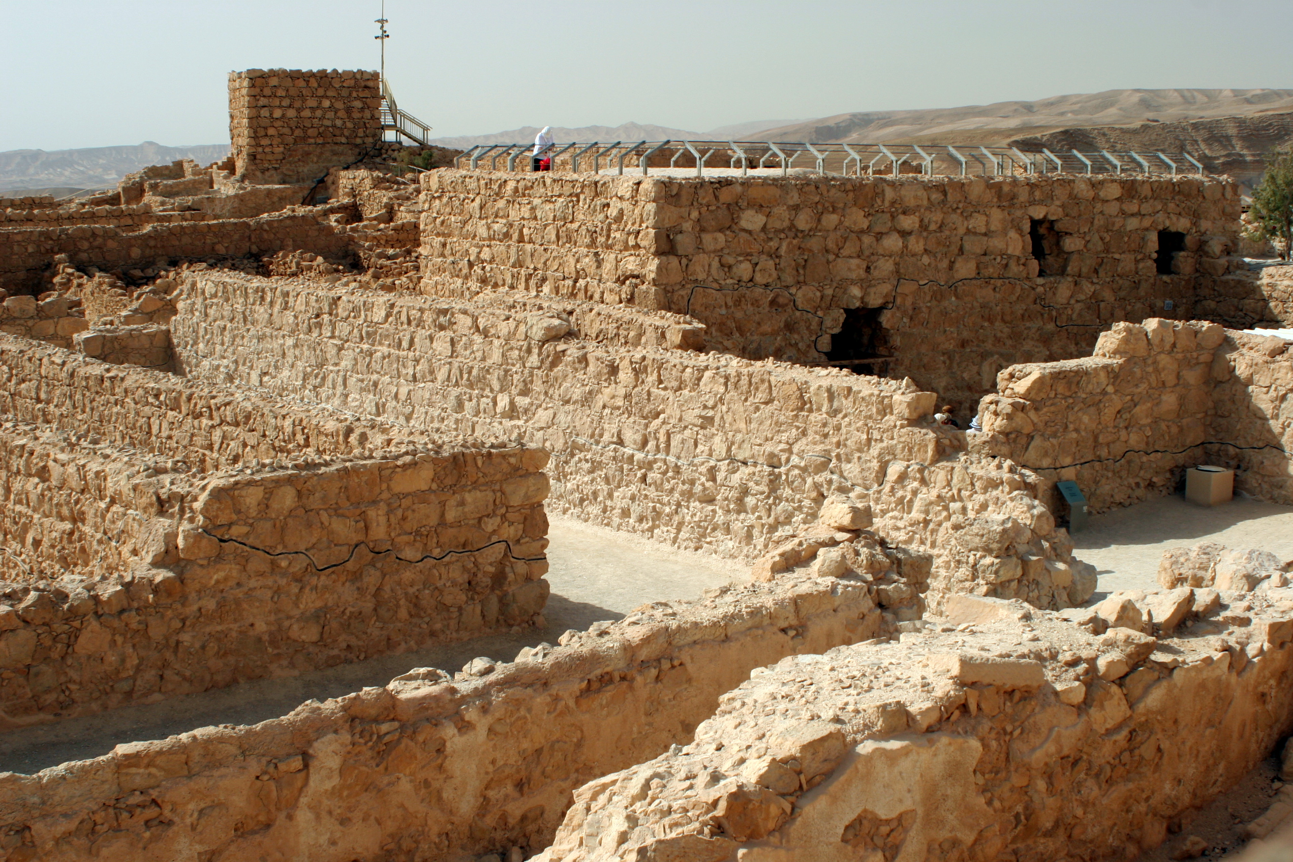 Vista para o lado norte de Masada. Parte do complexo de despensas e a casa de banho Masada This place is a UNESCO World Heritage Site , listed as “ Masada ”. asturianu · avañe'ẽ · bahasa Indonesia · català · čeština · dansk · Deutsch · English · español · euskara · français · hrvatski · italiano · latviešu · magyar · Nederlands · polski · português · português do Brasil · română · sicilianu · slovenčina · slovenščina · Tiếng Việt · Türkçe · ελληνικά · беларуская · беларуская (тарашкевіца) · македонски · русский · українська · Հայերեն · ქართული · বাংলা · हिन्दी · മലയാളം · 한국어 · 日本語 · 中文 · 中文(中国大陆) · 中文(简体) · 中文(繁體) · 中文(台灣) · עברית · العربية · فارسی · مازِرونی · +/−