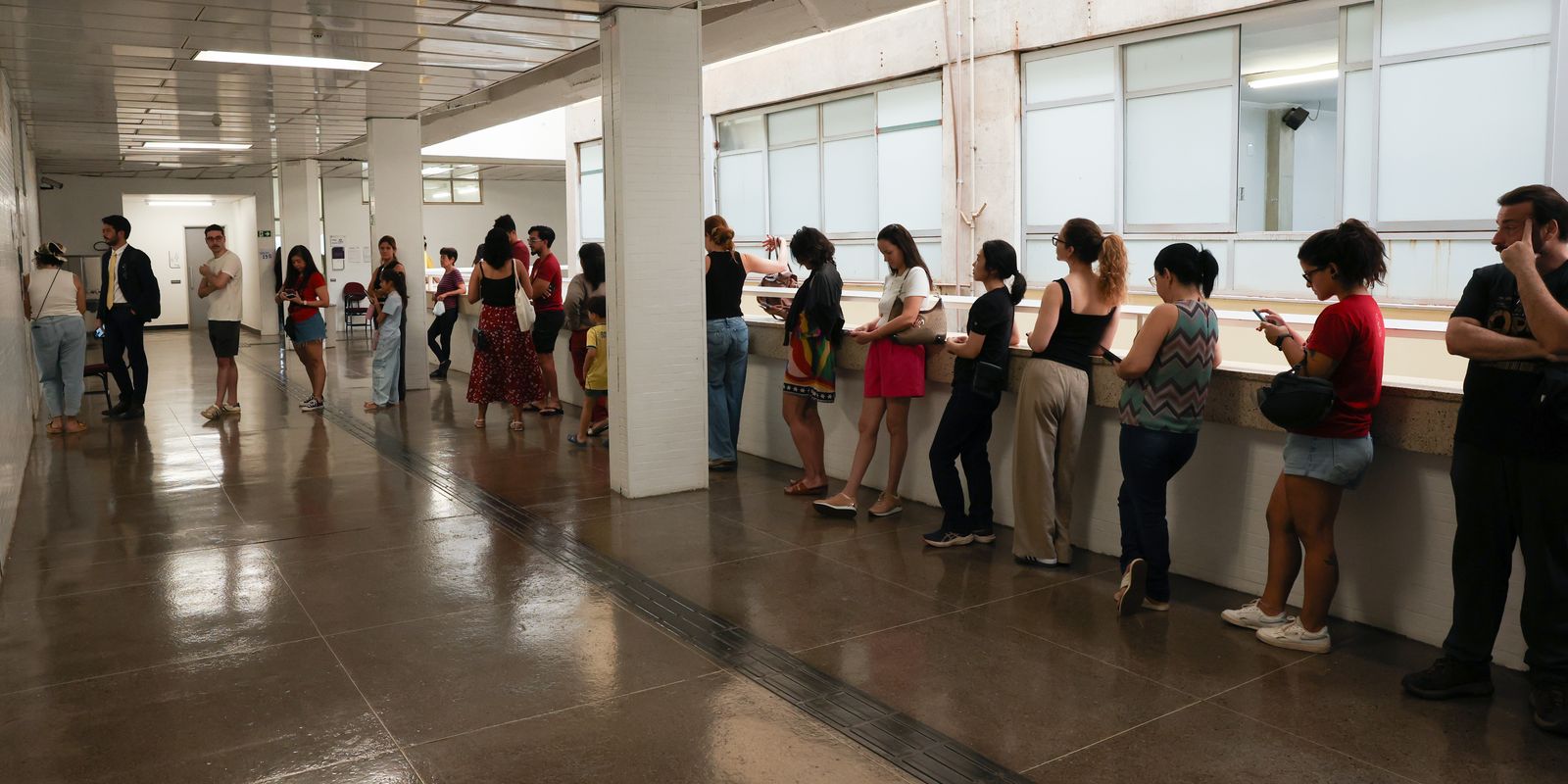 Brasília – DF – 04/10/2026 - Votação do primeiro turno. (Fila para votar no Colégio CEUB) FOTO: Lula Marques/Agência Brasil.